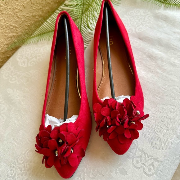 “Ollio” red faux suede flats - Picture 2 of 8